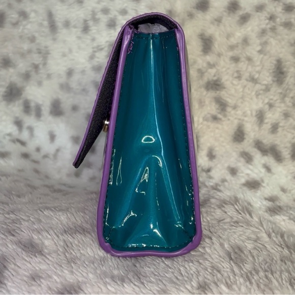 MARC JACOBS GLOSSY CLUTCH / COSMETIC BAG - Picture 6 of 8